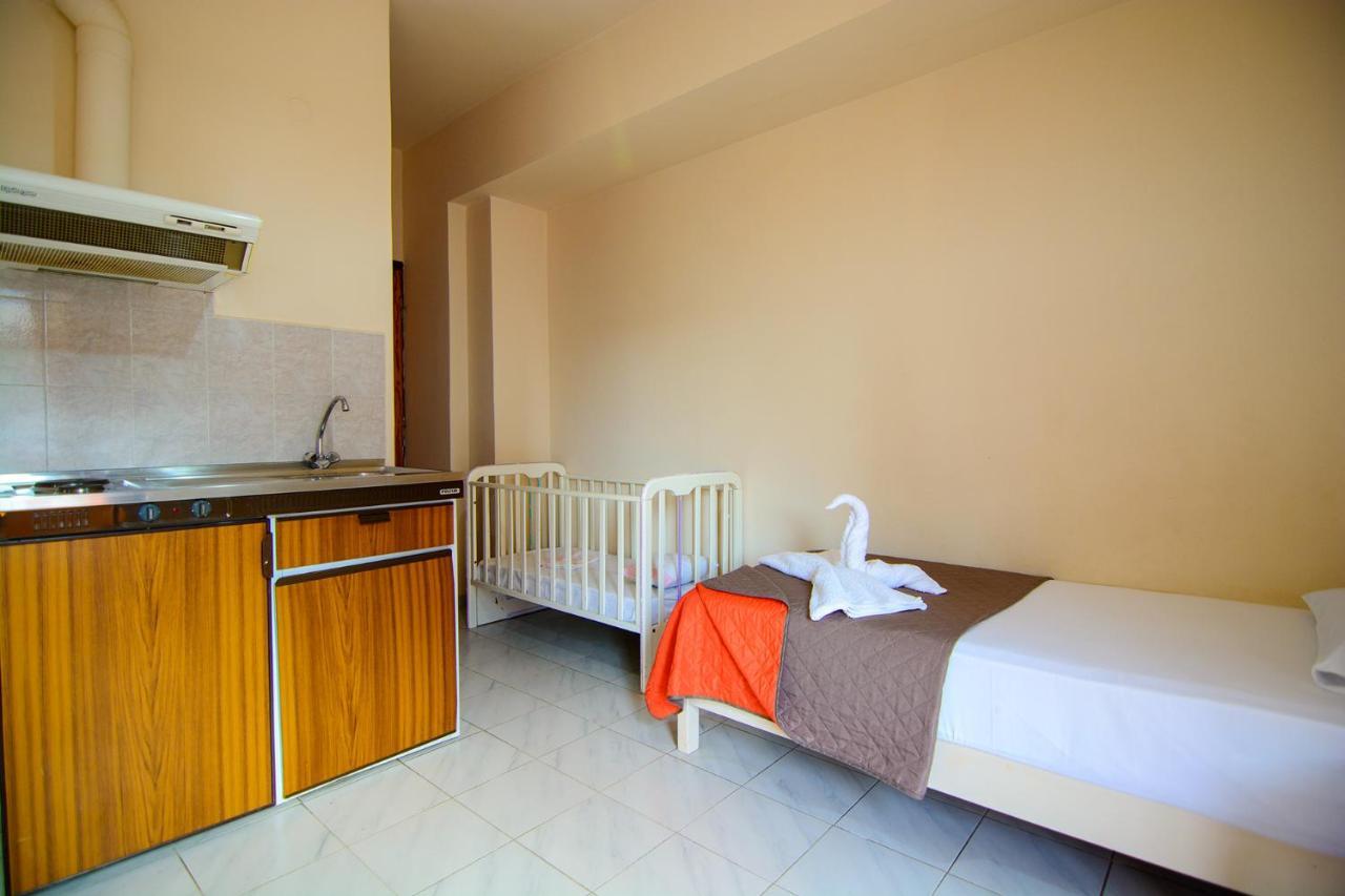 Scorpios Family Rooms Palaiochora Exteriér fotografie